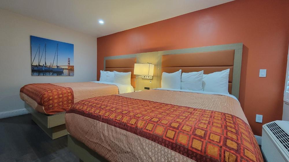 Standard Queen/Queen Room interior